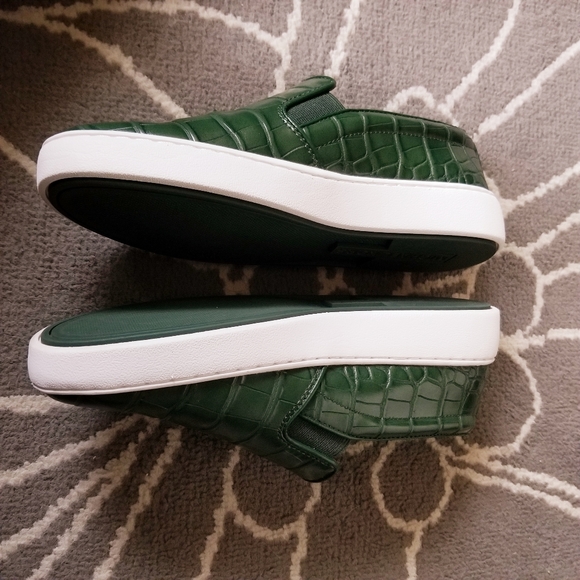 NWOT Michael Kors Green Croco Embossed KEATON Slip Ons - Picture 5 of 9
